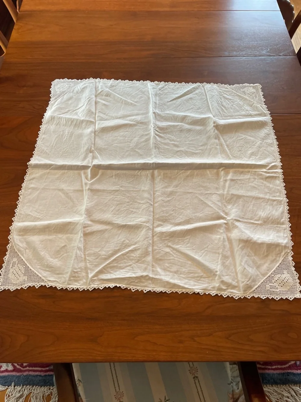 VINTAGE White Tea Pot Crocheted Edge Square Tablecloth @ 31”x 31”